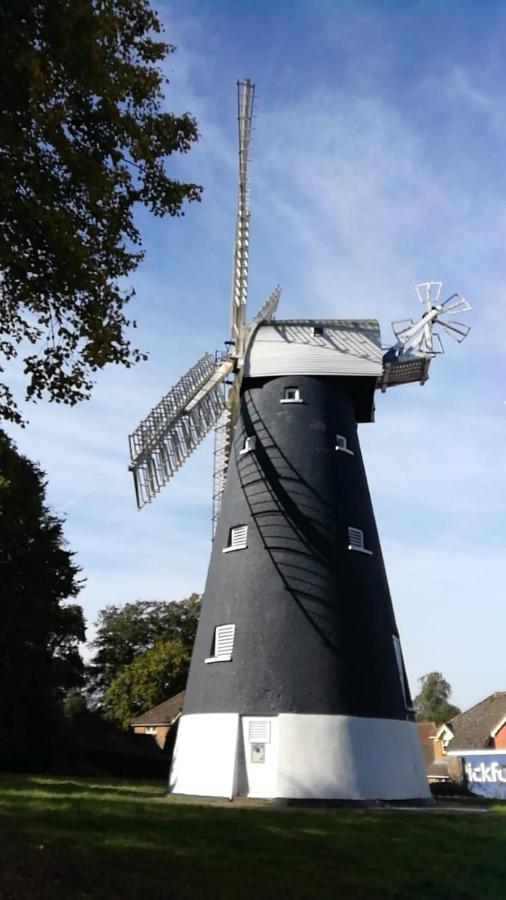 קרוידון Many Worlds Meet - Eurostar, Wimbledon 30 Mins, Central London, Gatwick 15 Mins - Spacious, Sleeps Up To 16 Plus Cot - Free Wifi, Parking - Next To Lloyd Park, Great For Families, Walkers, Relocators - Ideal For Contractors מראה חיצוני תמונה