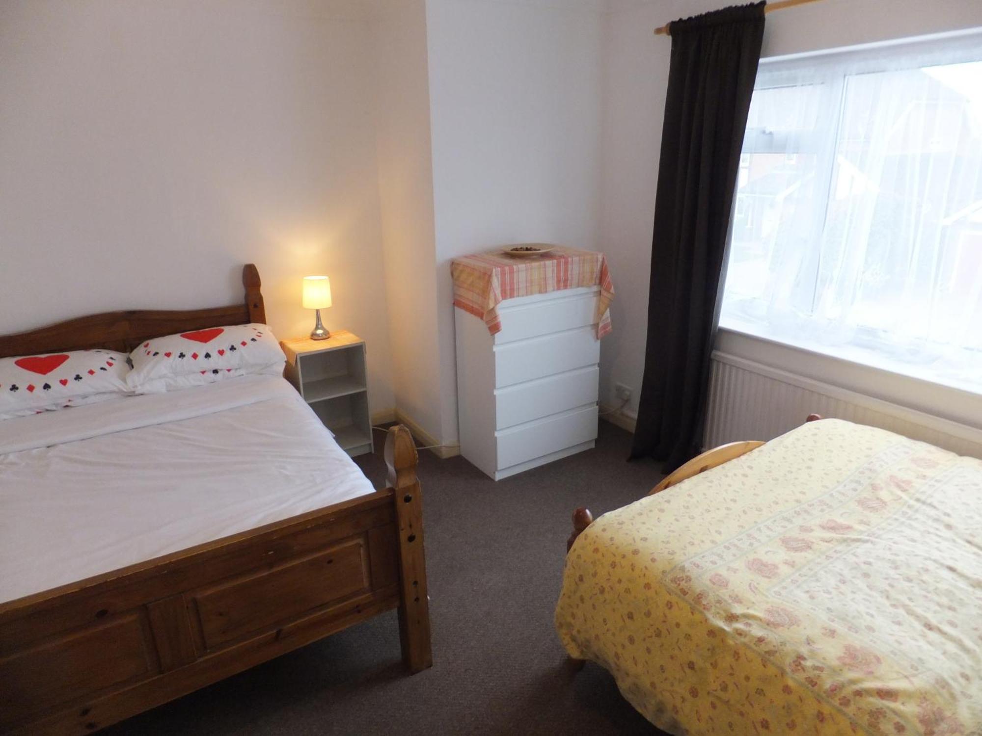 קרוידון Many Worlds Meet - Eurostar, Wimbledon 30 Mins, Central London, Gatwick 15 Mins - Spacious, Sleeps Up To 16 Plus Cot - Free Wifi, Parking - Next To Lloyd Park, Great For Families, Walkers, Relocators - Ideal For Contractors מראה חיצוני תמונה