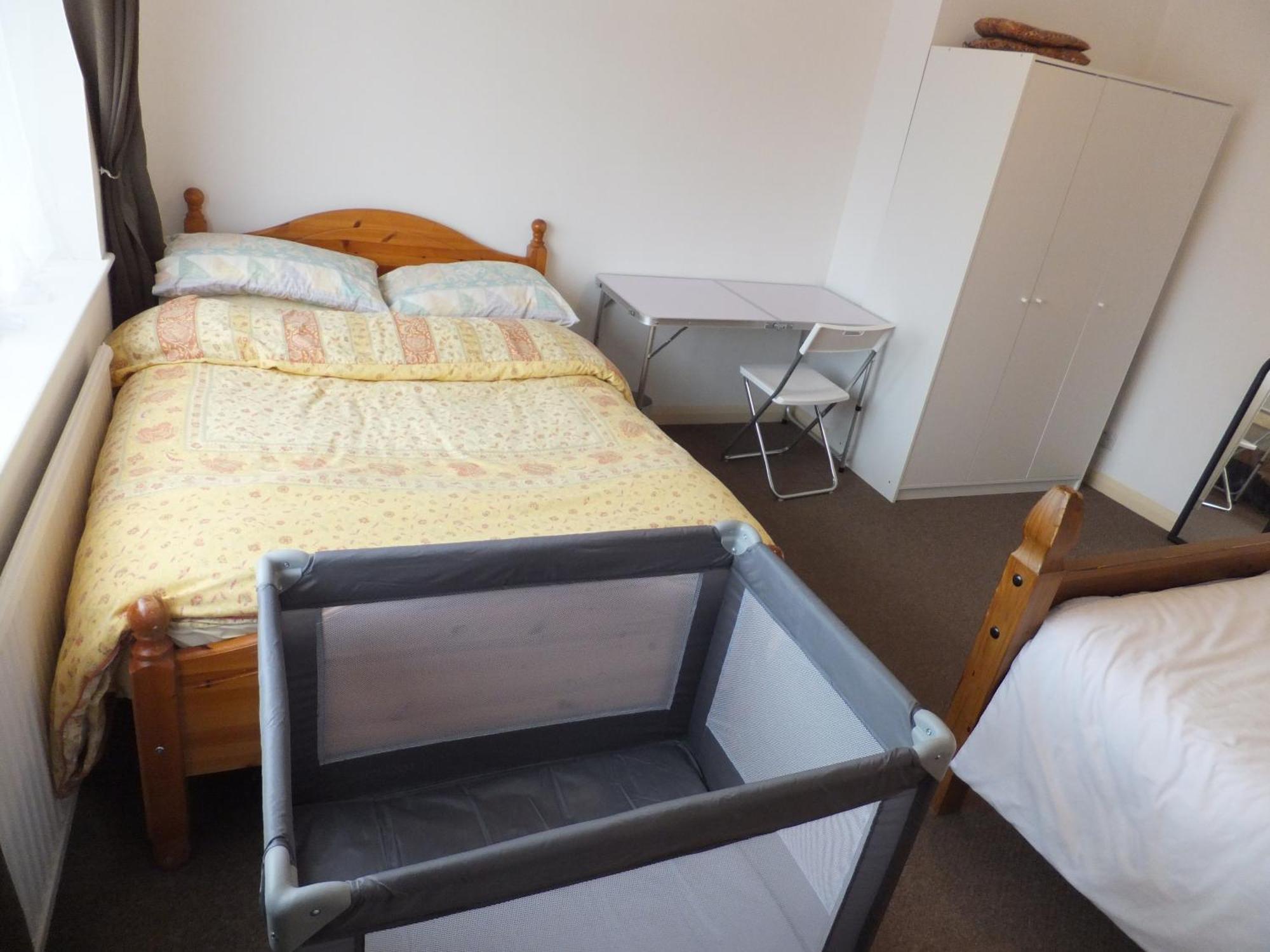 קרוידון Many Worlds Meet - Eurostar, Wimbledon 30 Mins, Central London, Gatwick 15 Mins - Spacious, Sleeps Up To 16 Plus Cot - Free Wifi, Parking - Next To Lloyd Park, Great For Families, Walkers, Relocators - Ideal For Contractors מראה חיצוני תמונה
