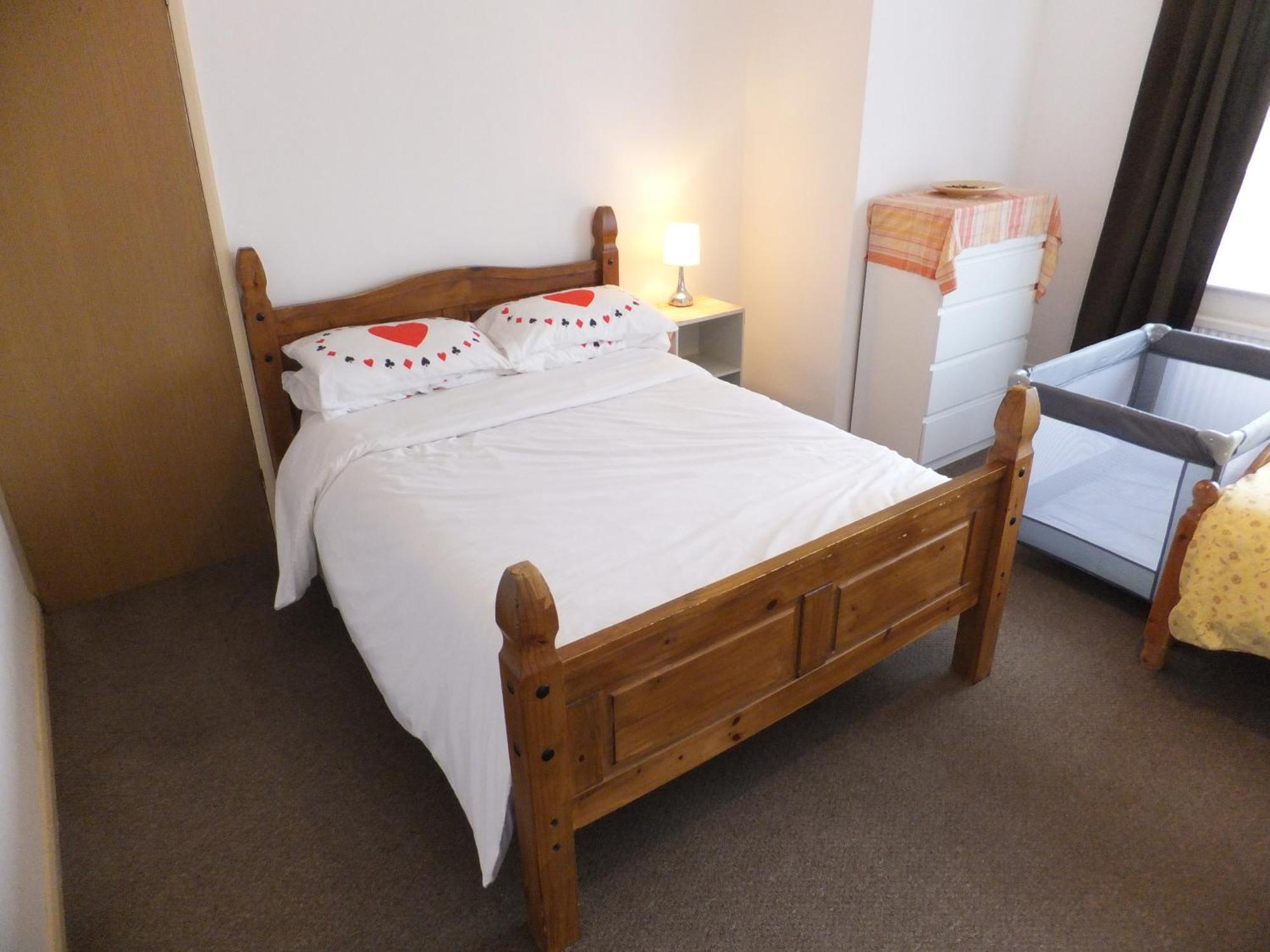 קרוידון Many Worlds Meet - Eurostar, Wimbledon 30 Mins, Central London, Gatwick 15 Mins - Spacious, Sleeps Up To 16 Plus Cot - Free Wifi, Parking - Next To Lloyd Park, Great For Families, Walkers, Relocators - Ideal For Contractors מראה חיצוני תמונה
