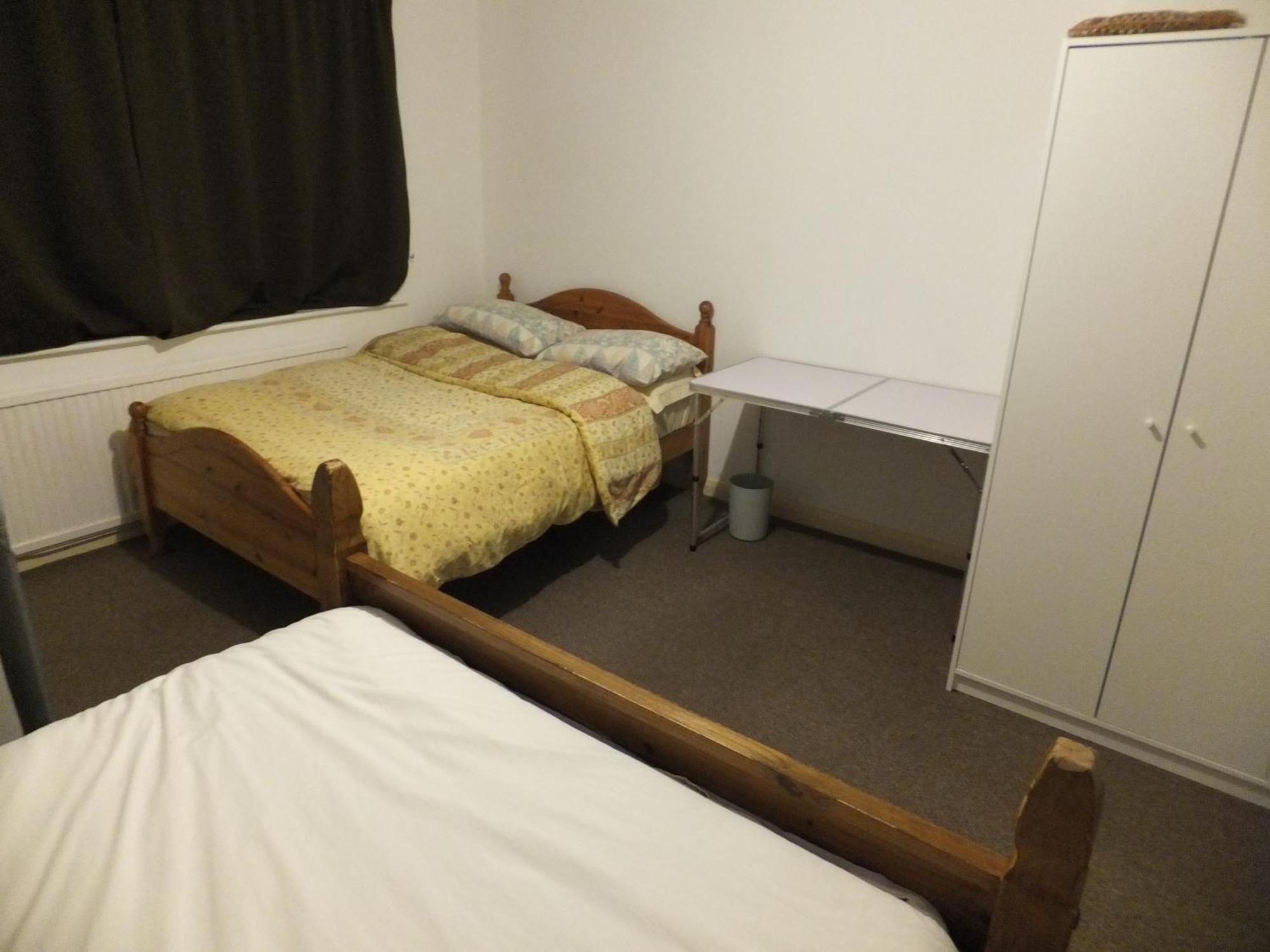 קרוידון Many Worlds Meet - Eurostar, Wimbledon 30 Mins, Central London, Gatwick 15 Mins - Spacious, Sleeps Up To 16 Plus Cot - Free Wifi, Parking - Next To Lloyd Park, Great For Families, Walkers, Relocators - Ideal For Contractors מראה חיצוני תמונה