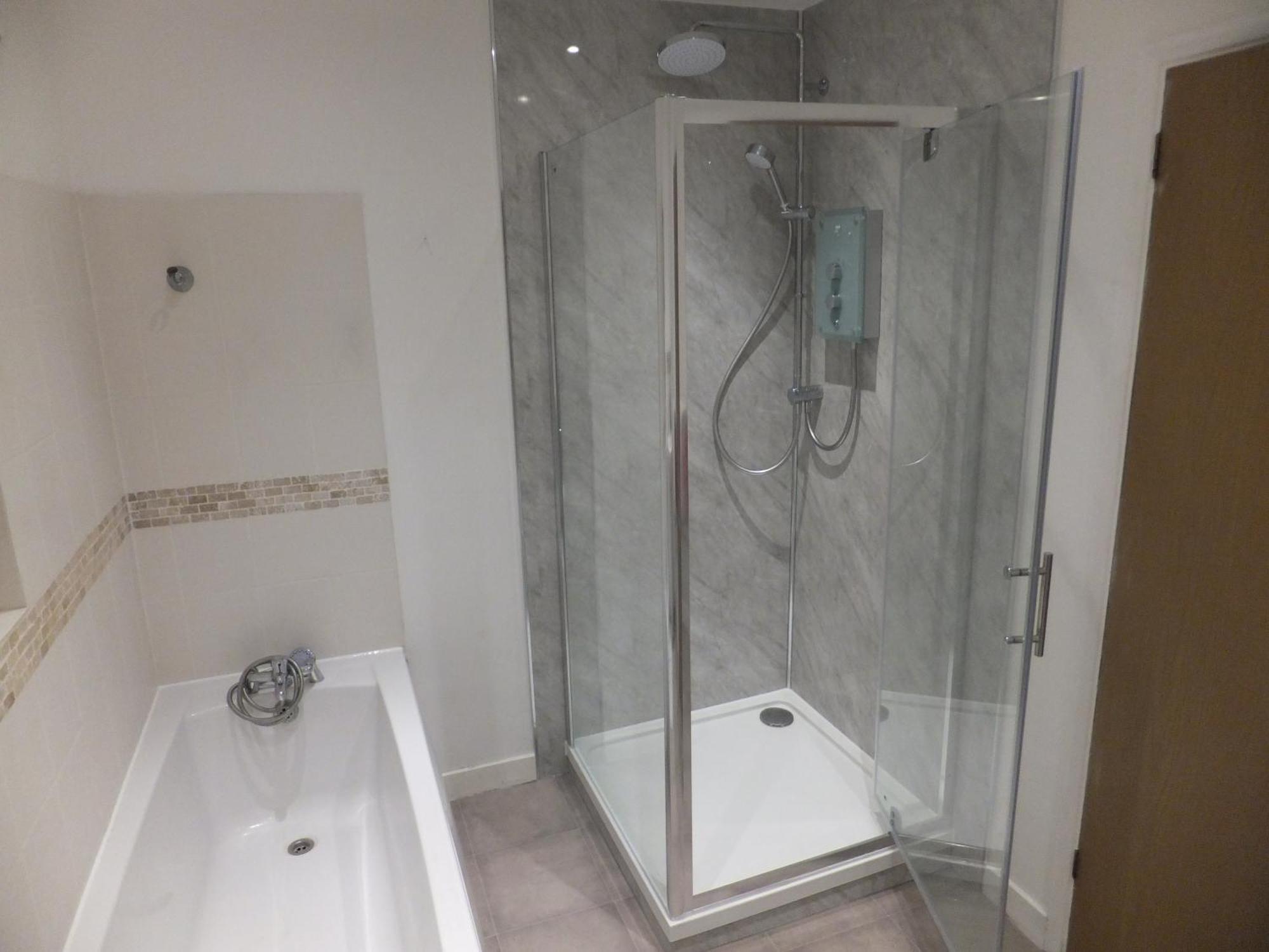 קרוידון Many Worlds Meet - Eurostar, Wimbledon 30 Mins, Central London, Gatwick 15 Mins - Spacious, Sleeps Up To 16 Plus Cot - Free Wifi, Parking - Next To Lloyd Park, Great For Families, Walkers, Relocators - Ideal For Contractors מראה חיצוני תמונה
