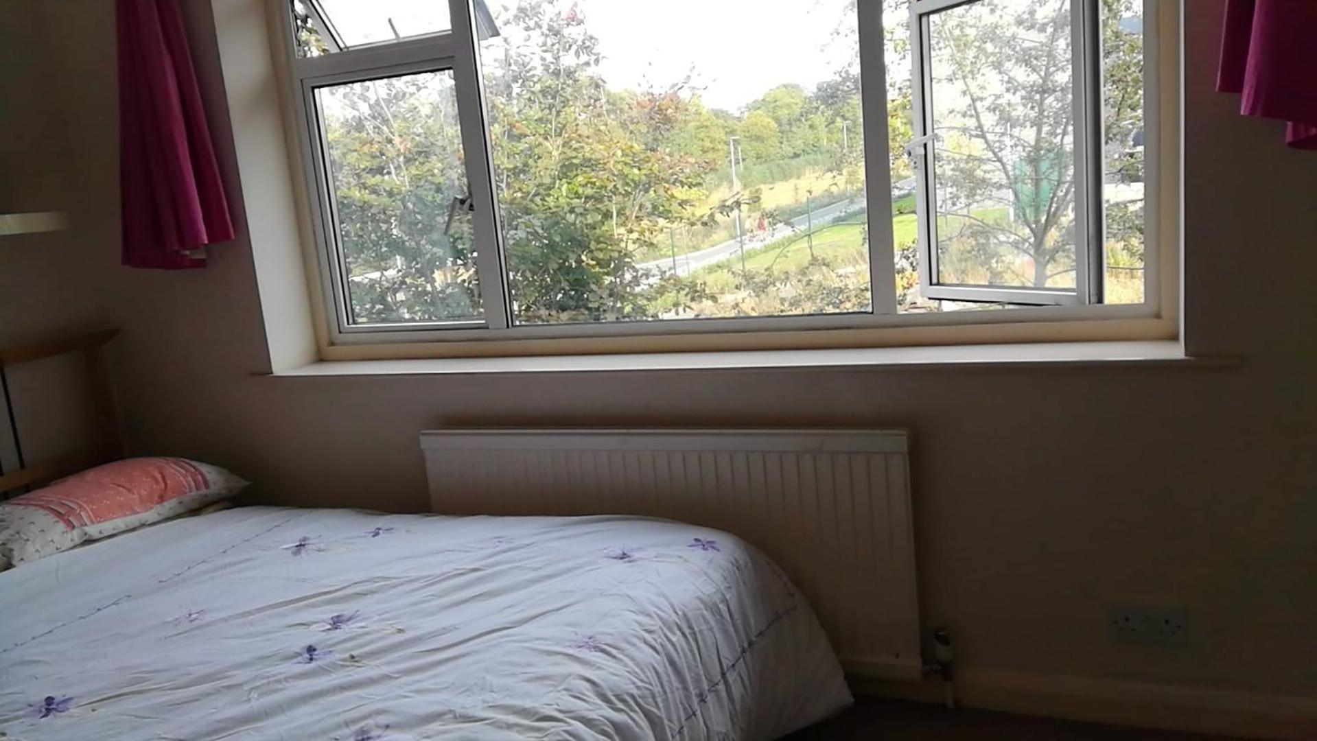קרוידון Many Worlds Meet - Eurostar, Wimbledon 30 Mins, Central London, Gatwick 15 Mins - Spacious, Sleeps Up To 16 Plus Cot - Free Wifi, Parking - Next To Lloyd Park, Great For Families, Walkers, Relocators - Ideal For Contractors מראה חיצוני תמונה