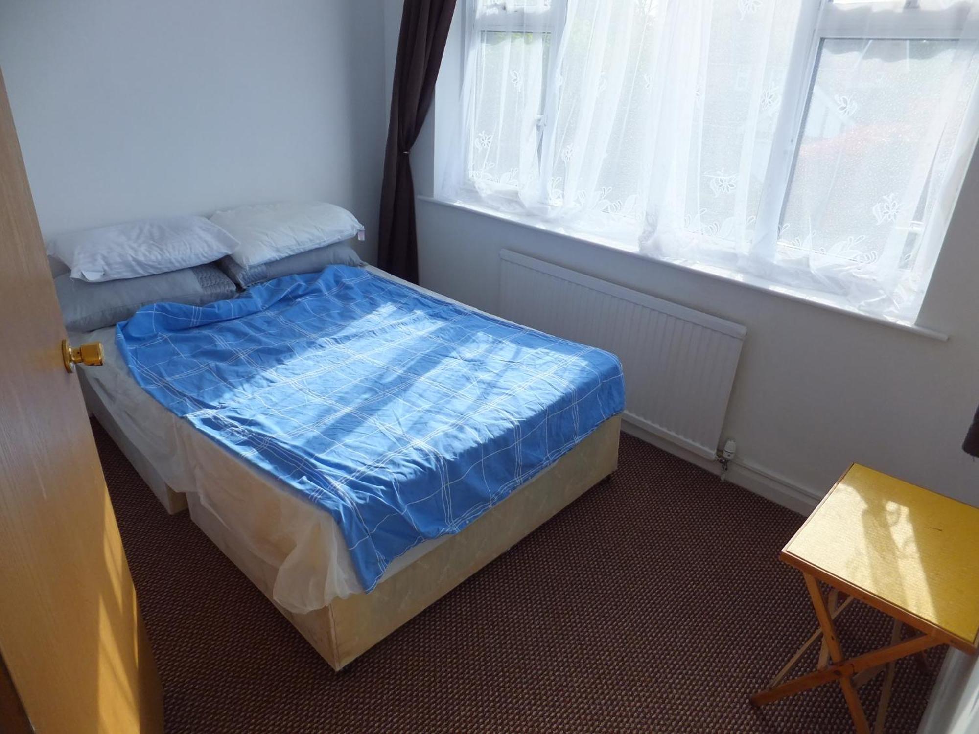 קרוידון Many Worlds Meet - Eurostar, Wimbledon 30 Mins, Central London, Gatwick 15 Mins - Spacious, Sleeps Up To 16 Plus Cot - Free Wifi, Parking - Next To Lloyd Park, Great For Families, Walkers, Relocators - Ideal For Contractors מראה חיצוני תמונה