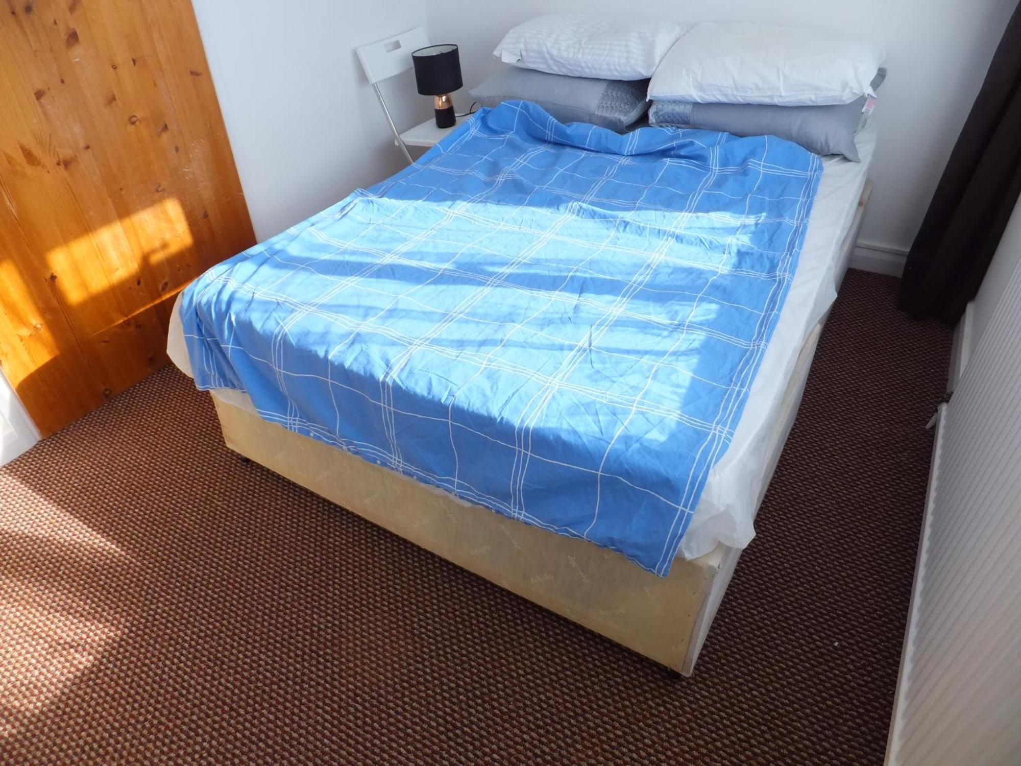 קרוידון Many Worlds Meet - Eurostar, Wimbledon 30 Mins, Central London, Gatwick 15 Mins - Spacious, Sleeps Up To 16 Plus Cot - Free Wifi, Parking - Next To Lloyd Park, Great For Families, Walkers, Relocators - Ideal For Contractors מראה חיצוני תמונה