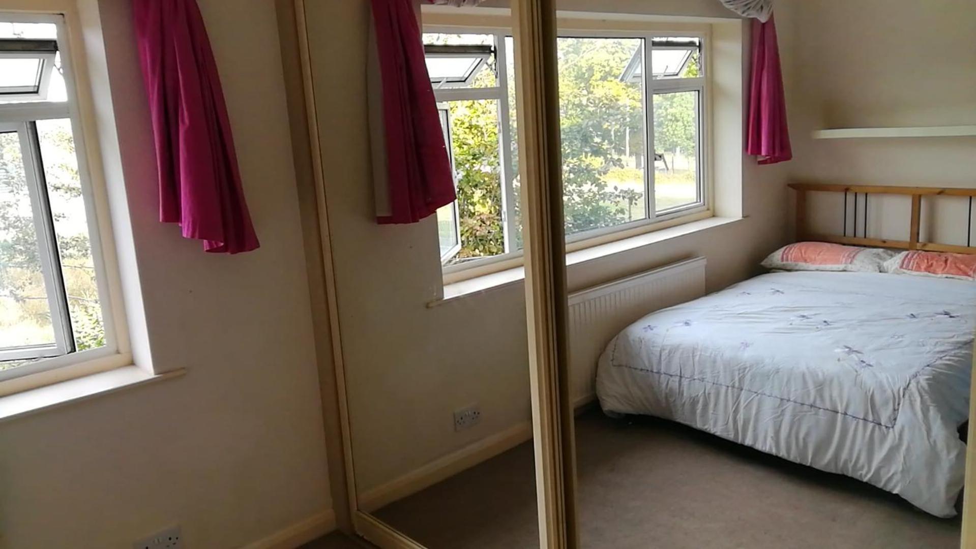 קרוידון Many Worlds Meet - Eurostar, Wimbledon 30 Mins, Central London, Gatwick 15 Mins - Spacious, Sleeps Up To 16 Plus Cot - Free Wifi, Parking - Next To Lloyd Park, Great For Families, Walkers, Relocators - Ideal For Contractors חדר תמונה